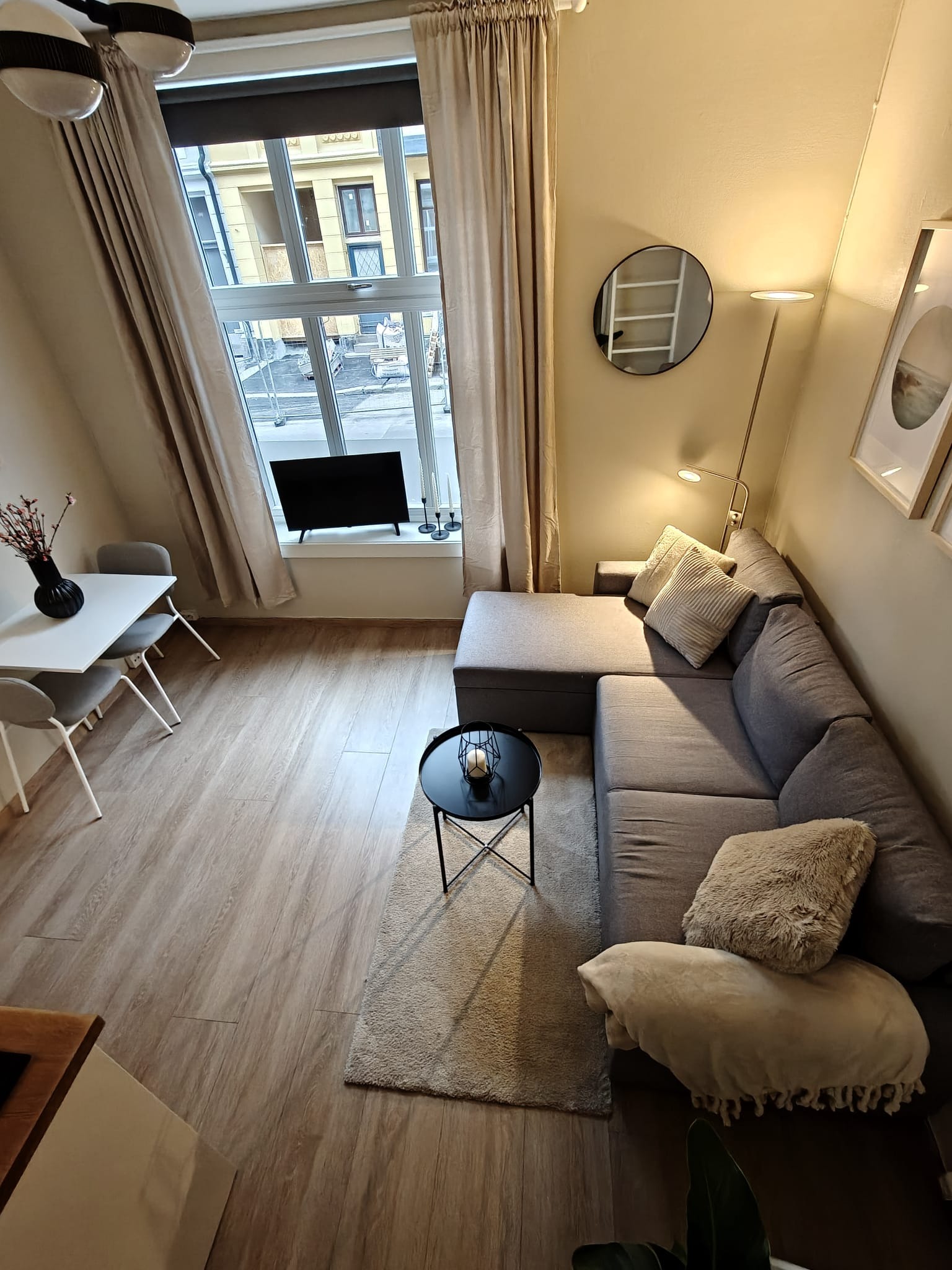 Nyt en rolig søndag med en venn